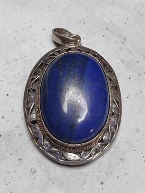 Deep Blue Lapis Lazuli Oval Pendant Necklace in Silver Frame